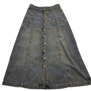GAP high rise denim skirt, light blue. Size 4/27